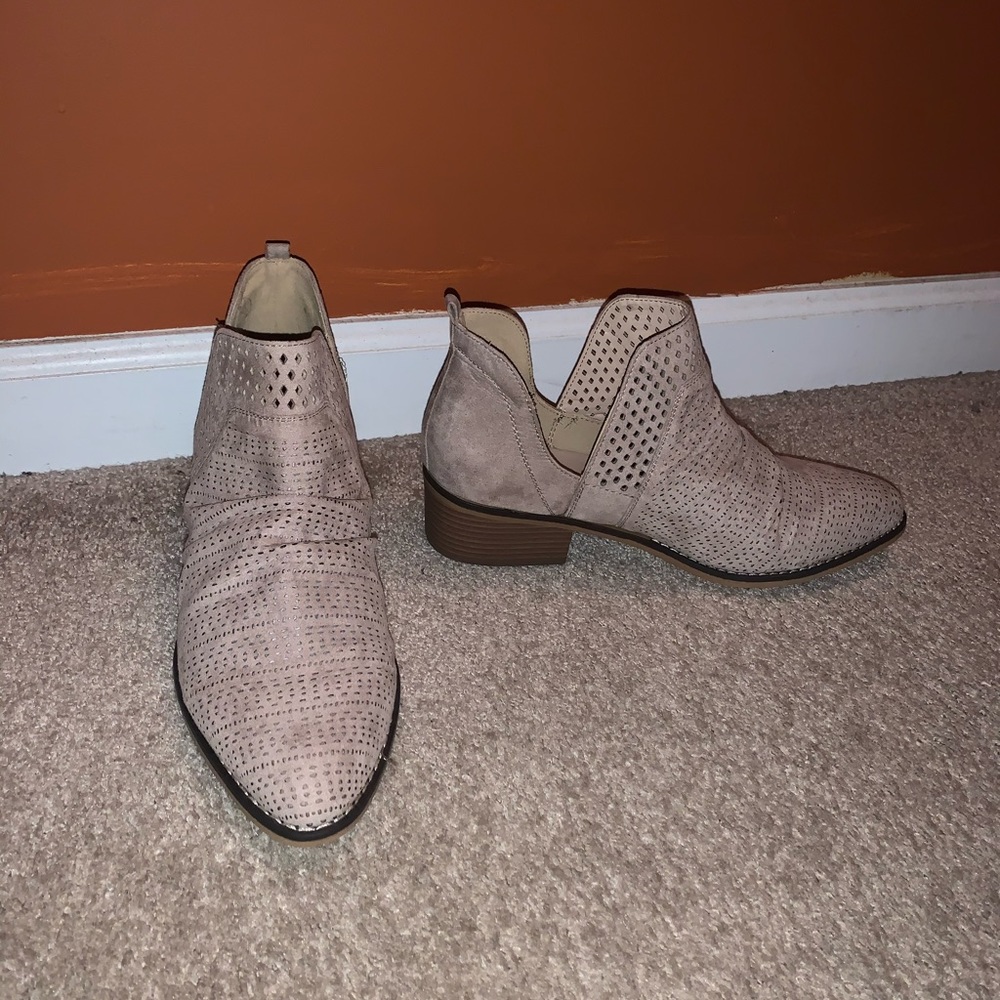 Low cut boots